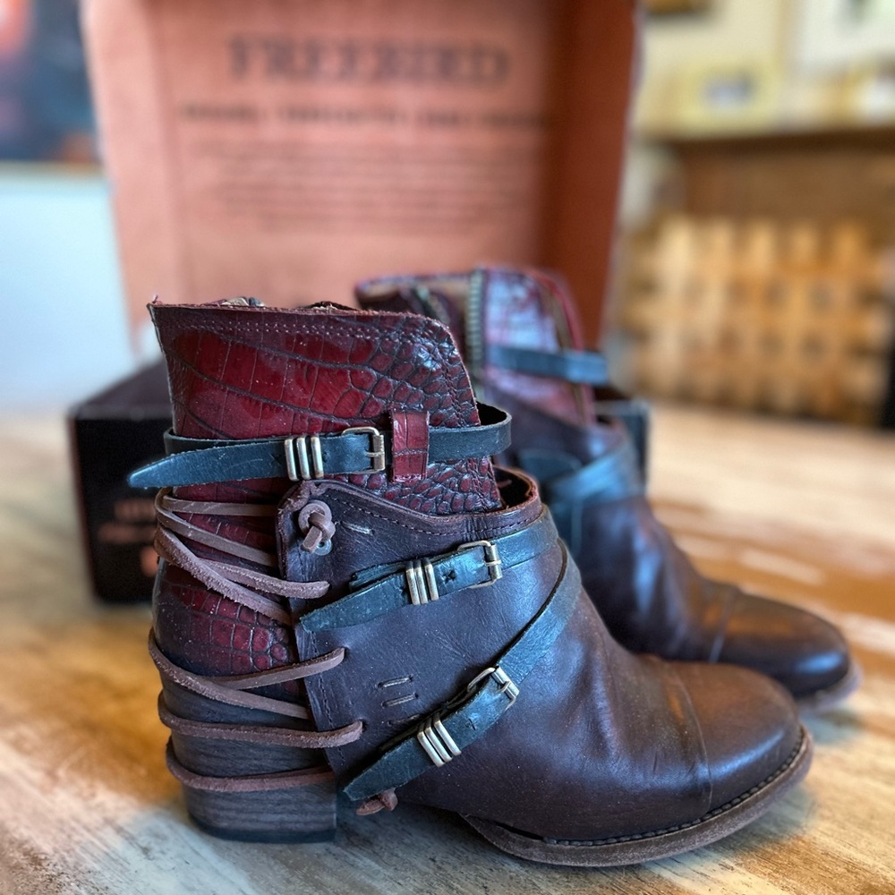 Freebird, Crue style, size 10, wine color
